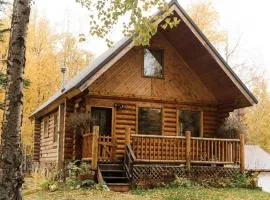 Beautiful Alaskan Log Cabin on Wooded Lot