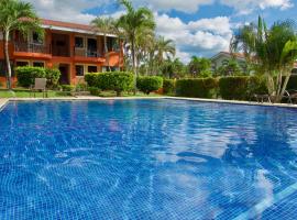 Happy Oasis Second Floor Condo With Terrace，位于科克的酒店