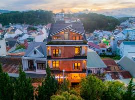 The Brick Home dalat，位于大叻联姜机场 - DLI附近的酒店