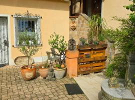 Schönes Apartment / Ferienwohnung am Regen，位于Blaibach的酒店