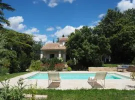 Holiday Home in Villes-sur-Auzon with Pool
