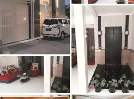 JALA GUEST HOUSE BROMO TOUR near JUANDA AIRPORT，位于Sawotratap的酒店