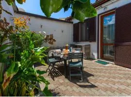 Camy Wine House con giardino vicino alla stazione ferroviaria