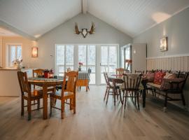 Auktsjaur Country House，位于阿尔维斯尧尔的酒店