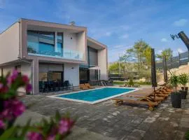 Gorgeous Home In Vrgorac With Wifi