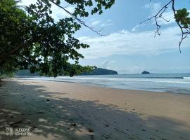 Hotel Campismo Praia Grande，位于Monte Carmo的酒店