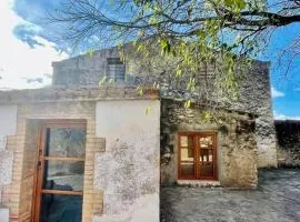 Masía entre viñedos y mar