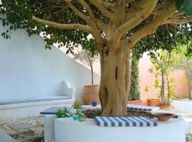 Traditional house in Mitata next to the canyon!，位于凯瑟拉的乡村别墅