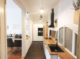 L'Arco Trieste studio living 1，位于的里雅斯特的自助式住宿