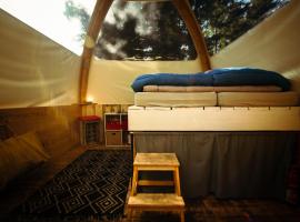 Eco Bivouac village igloos Annecy - LE SEMNOZ - à 20 minutes d'Annecy，位于安锡的豪华帐篷