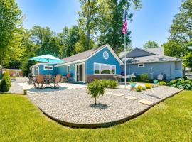 Waterfront with Boat Dock Retreat on Indian Lake，位于Lakeview的酒店