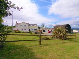 Pantysgyfarnog near Carmarthenshire Pembrokeshire，位于卡马森的酒店