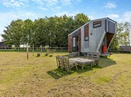 Fox Tiny House- Uk47395