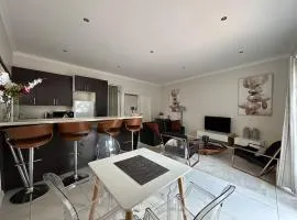 Modern & Elegant Apt Sandton Central