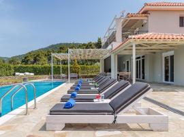 Villa Aelia by Kardous，位于Alikias的带按摩浴缸的酒店