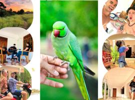 Grand Refuge Bird view Lake jogging Foods Bikes Tuk tuk & free city tour guidence，位于阿努拉德普勒的度假屋