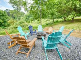 Front Royal Studio with Mtn Views and Brick Oven，位于弗兰特罗亚尔的酒店