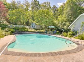 Sparrow Bush Retreat with Pool and Screened Porch，位于Sparrow Bush的酒店
