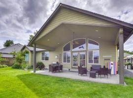 Polished McMinnville House Less Than 2 Mi from Town!，位于麦克明维尔的酒店