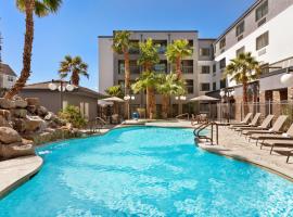 Courtyard By Marriott Las Vegas Stadium Area，位于拉斯维加斯巴利海高尔夫俱乐部附近的酒店