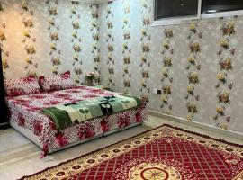 Furnished Bedroom with attached bath in Villa in sharjah，位于沙迦的酒店