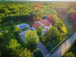 Holiday home 'Old oak' - with pool, garden with fresh vegetables and private forrest!