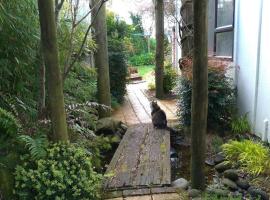 Secret Cottage，位于Waitara的酒店