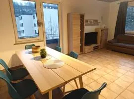 IaM Neu Modernisiert 80 QM Balkon, Küche, Badezimmer 5 betten