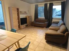 IaM Neu Modernisiert 80 QM Balkon, Küche, Badezimmer 5 betten