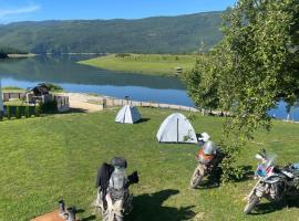 Camp Tommy，位于Jaklići的酒店