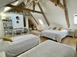 Le Manoir des Doyens Loft - Sleeps 8 - Breakfast Included!