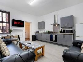 NEW! 2 Bedroom Flat in Newcastle by Stay With Us, Perfect for Families & Couples, FREE Parking!，位于Elswick的酒店