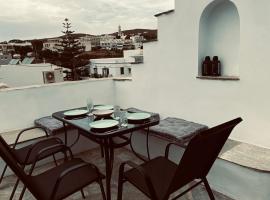 Tinos 4 person house in heart of Tinos Island，位于提诺斯的度假屋