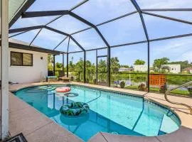 Cozy Retreat, heated pool, water canal, bikes,3 bedroom