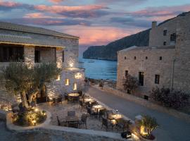 KaSeas Boutique Hotel，位于耶罗里明的带停车场的酒店