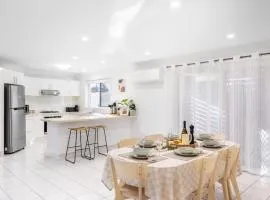 Private and Spacious 4BR Home with Parkview 5mins to Mall