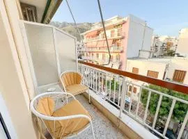 Central Apartment by the beach