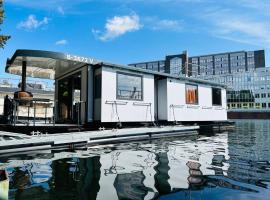 Hausboot Tegel，位于柏林的酒店
