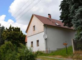 Ferienhaus - Haus Bärenstein - in Naundorf mit Grill, Terrasse, Sauna und Kaminofen，位于Struppen的酒店