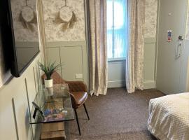 The Blackhorse Accommodation，位于牛顿斯图尔特的酒店