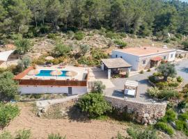 Casa Can Lluc con piscina, jardín y vista al campo，位于圣米克尔德巴兰的度假屋