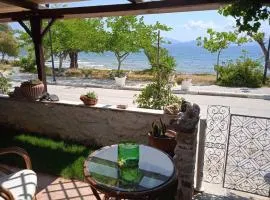 Alonaki Seafront Cottage