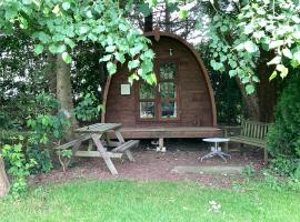 Woodland camping pod with use of campsite bathroom，位于格兰瑟姆的酒店