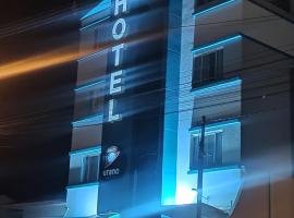 URANO BUSINESS HOTEL，位于卡斯特罗的酒店