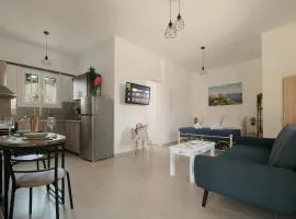 Agatha's central bright modern luxury apartment-2