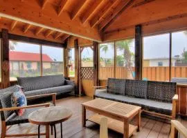 Centrally Located 5 Min to Beach Screen Porch