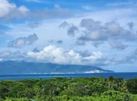 Penthouse Apartment with Bay and Mountain Views, Rooftop BBQ, AC, Fast WiFi, Near Saladilla Beach, Barahona