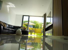 Maison proche de Massy, Antony et Versailles Ouvriers bienvenus，位于Bièvres的酒店