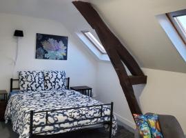 Aux Cieux - Appart 1 chambre，位于克勒兹河畔阿尔让通的酒店