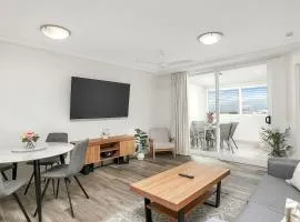 'Aqua Vista' Chic Seaside Vibes with Rooftop Pool